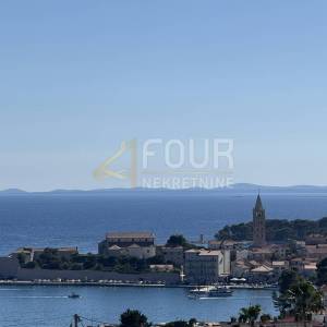 Otok Rab, Banjol, 3s+db, terasa, pogled na more
