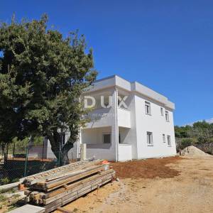 OTOK RAB, BARBAT - 2S+DB u prizemlju novogradnje 64m2
