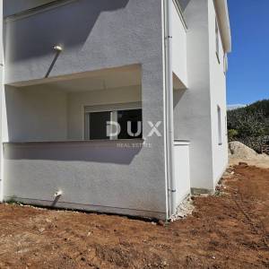 OTOK RAB, BARBAT - 2S+DB u prizemlju novogradnje 64m2