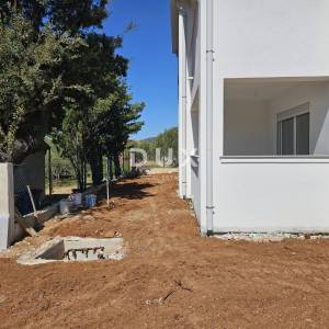 OTOK RAB, BARBAT - 2S+DB u prizemlju novogradnje 70m2