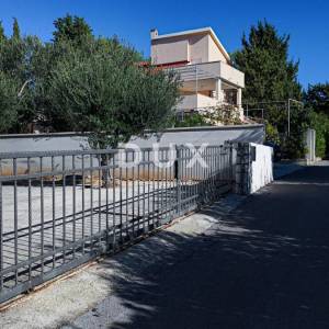 OTOK RAB, BARBAT - Kuća na odličnoj lokaciji 100 m od mora