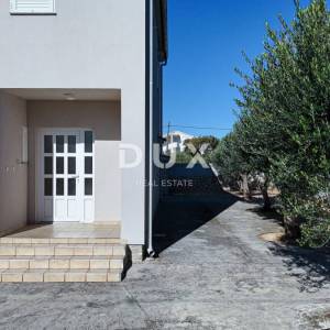 OTOK RAB, BARBAT - Kuća na odličnoj lokaciji 100 m od mora