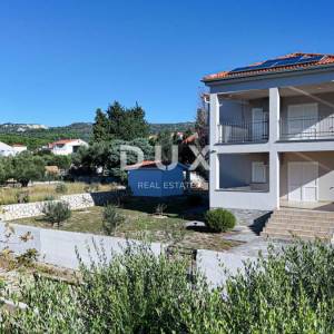 OTOK RAB, BARBAT - Kuća na odličnoj lokaciji 100 m od mora