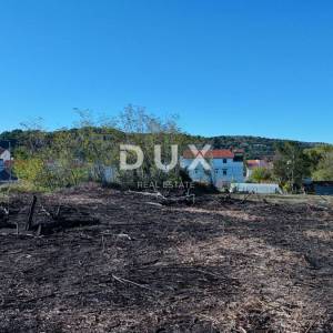 OTOK RAB, LOPAR - Građevinsko zemljište 1042m2 blizu centra 