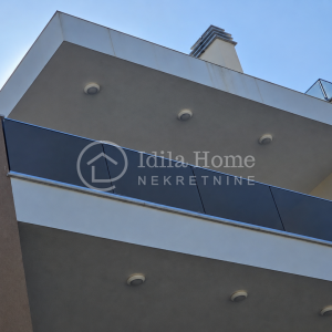 PAG/POVLJANA/DVOETAŽNI MODERAN PENTHAUSE 110 m2 i 1 u PRIZEMLJU sa VRTOM/PRILIKA