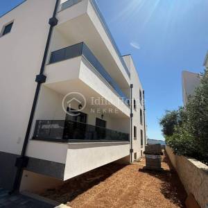 PAG/POVLJANA/NOVOGRADNJA/MODERAN DVOSOBNI APARTMAN 65 M2 SA TERASOM I PARKINGOM/PRILIKA!