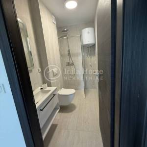 PAG/POVLJANA/NOVOGRADNJA/MODERAN DVOSOBNI APARTMAN 65 M2 SA TERASOM I PARKINGOM/PRILIKA!