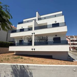 PAG/POVLJANA/NOVOGRADNJA/MODERAN DVOSOBNI APARTMAN 65 M2 SA TERASOM I PARKINGOM/PRILIKA!