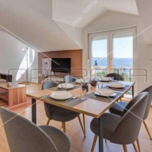 Petrčane - Kuća s 10 etažiranih apartmana, 100m od mora