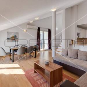 Petrčane - Kuća s 10 etažiranih apartmana, 100m od mora