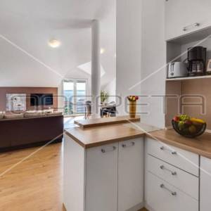 Petrčane - Kuća s 10 etažiranih apartmana, 100m od mora