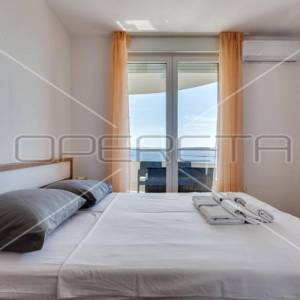 Petrčane - Kuća s 10 etažiranih apartmana, 100m od mora