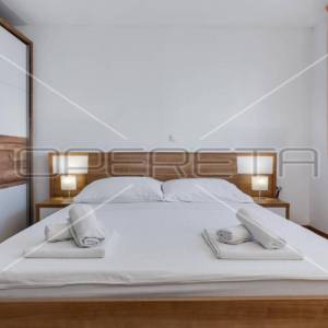 Petrčane - Kuća s 10 etažiranih apartmana, 100m od mora