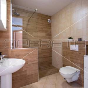 Petrčane - Kuća s 10 etažiranih apartmana, 100m od mora