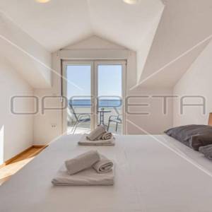 Petrčane - Kuća s 10 etažiranih apartmana, 100m od mora