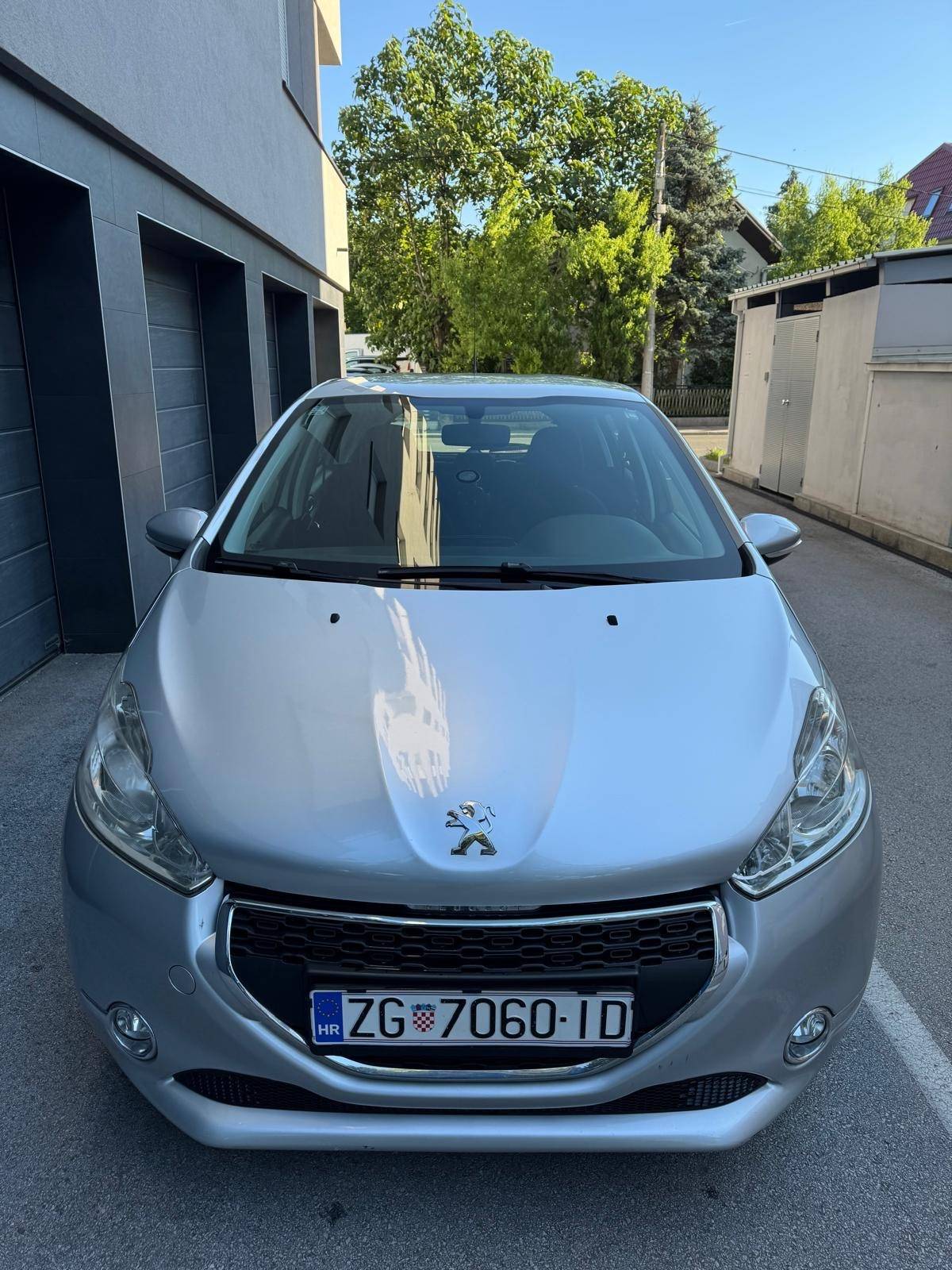 PEUGEOT 208 //181tkm//prvi vlasnik//HR auto//klima//odličan//
