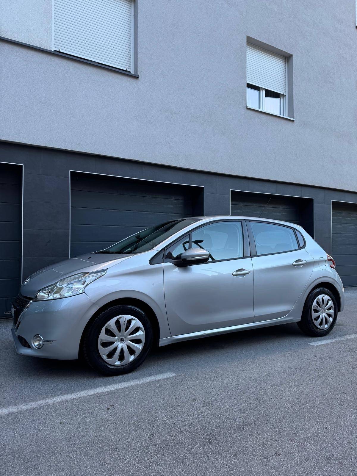 PEUGEOT 208 //181tkm//prvi vlasnik//HR auto//klima//odličan//