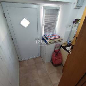 PIROVAC, ŠIBENIK – Kamena kuća u nizu s pogledom na more