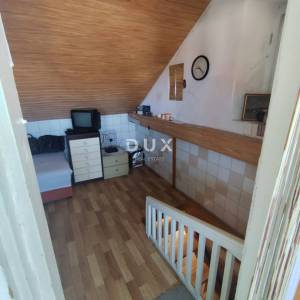 PIROVAC, ŠIBENIK – Kamena kuća u nizu s pogledom na more