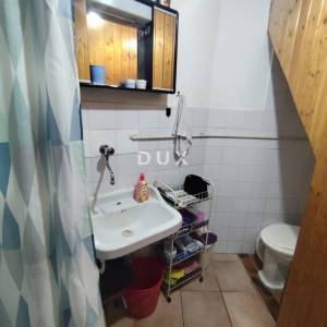 PIROVAC, ŠIBENIK – Kamena kuća u nizu s pogledom na more