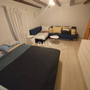 PIROVAC, ŠIBENIK – Kamena kuća u nizu s pogledom na more