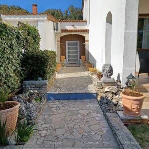 Pješčana Uvala – Kuća s bazenom i zasebnim apartmanom, pogled na more, 300 m od plaže