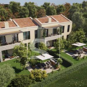 Poreč, 2soban stan na prvom katu novogradnje, 4 km do mora