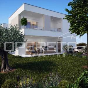 Poreč okolica – moderna kuća u roh-bau fazi, mirna lokacija