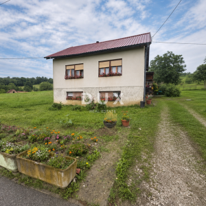 PREGRADA, PREGRADA -  Kuća s velikim potencijalom i okućnicom od 748 m²