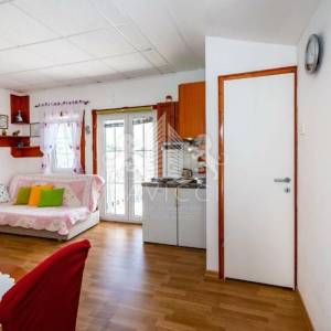 Preko | Apartmanska kuća s 5 jedinica, 500 m od mora