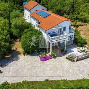 Preko | Apartmanska kuća s 5 jedinica, 500 m od mora