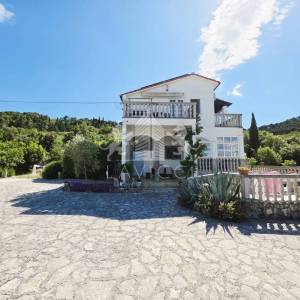 Preko | Apartmanska kuća s 5 jedinica, 500 m od mora
