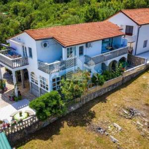 Preko | Apartmanska kuća s 5 jedinica, 500 m od mora