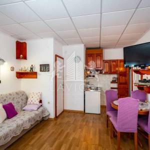 Preko | Apartmanska kuća s 5 jedinica, 500 m od mora