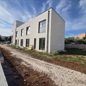 PREMANTURA –  penthouse s privatnim ulazom  i pogledom na more