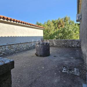 PRILIKA!Tradicionalna istarska kuća s velikim građevinskim zemljištem,Labin okolica