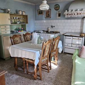 PRILIKA!Tradicionalna istarska kuća s velikim građevinskim zemljištem,Labin okolica