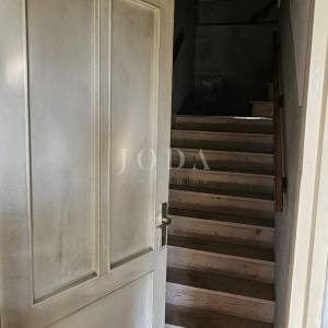 PRILIKA!Tradicionalna istarska kuća s velikim građevinskim zemljištem,Labin okolica