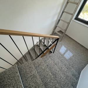PRIMOŠTEN, DOLAC – Stan u novogradnji s prekrasnim pogledom na more!