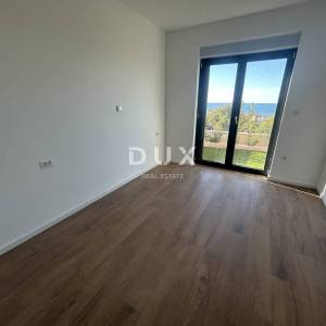 PRIMOŠTEN, DOLAC – Stan u prizemlju s vrtom i savršenim pogledom