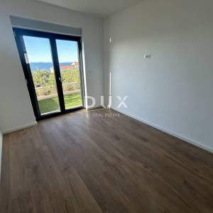 PRIMOŠTEN, DOLAC – Stan u prizemlju s vrtom i savršenim pogledom