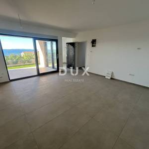 PRIMOŠTEN, DOLAC – Stan u prizemlju s vrtom i savršenim pogledom