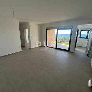 PRIMOŠTEN, DOLAC – Stan u prizemlju s vrtom i savršenim pogledom