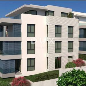 PRIMOŠTEN - Penthouse s velikom terasom s pogledom na more
