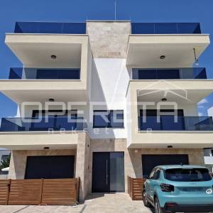 USELJIVO! Privlaka/Zadar - Penthouse A001, 70m od mora
