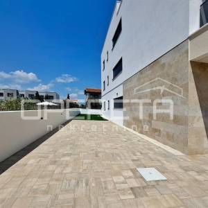 USELJIVO! Privlaka/Zadar - Penthouse A002, 70m od mora