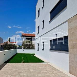 USELJIVO! Privlaka/Zadar - Penthouse A002, 70m od mora