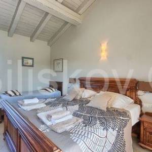 Prodaja, Jurišići, samostojeća vila površine 400m2, bazen, konoba