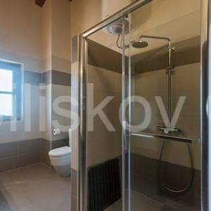 Prodaja, Jurišići, samostojeća vila površine 400m2, bazen, konoba