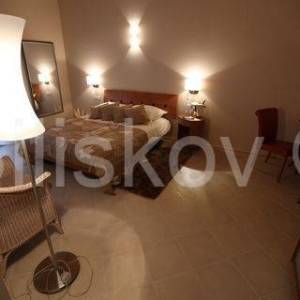 Prodaja, Jurišići, samostojeća vila površine 400m2, bazen, konoba